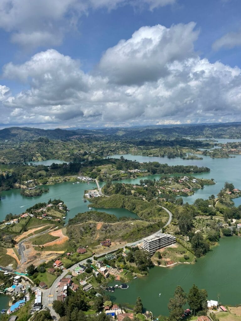 Guatapé desde las alturas: un paisaje que enamora